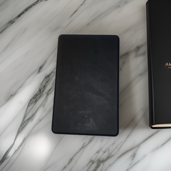 Old generation Kindle Fire - Picture 2 of 4